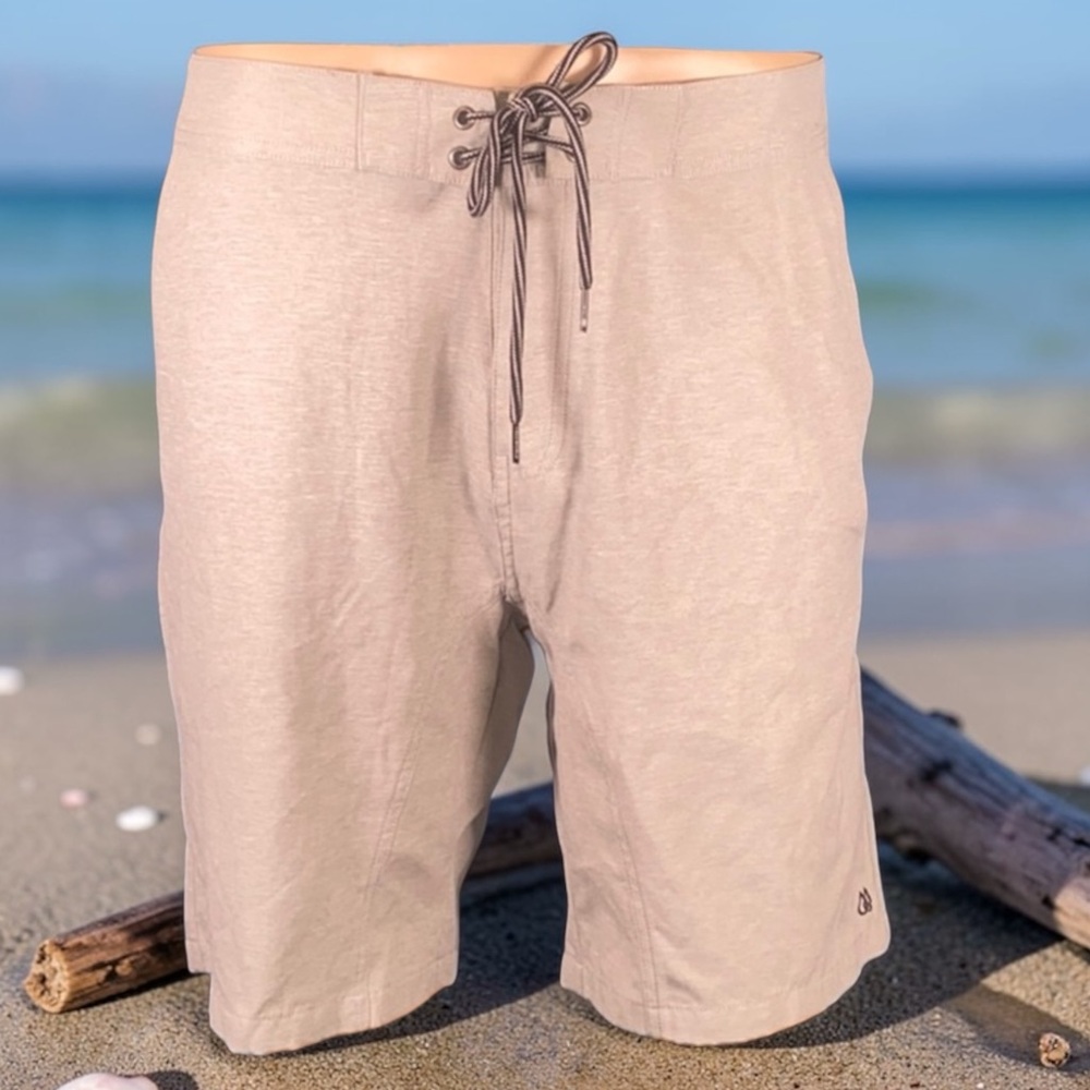 🎁 Freeworld NWOT hybrid short Size 34 💋